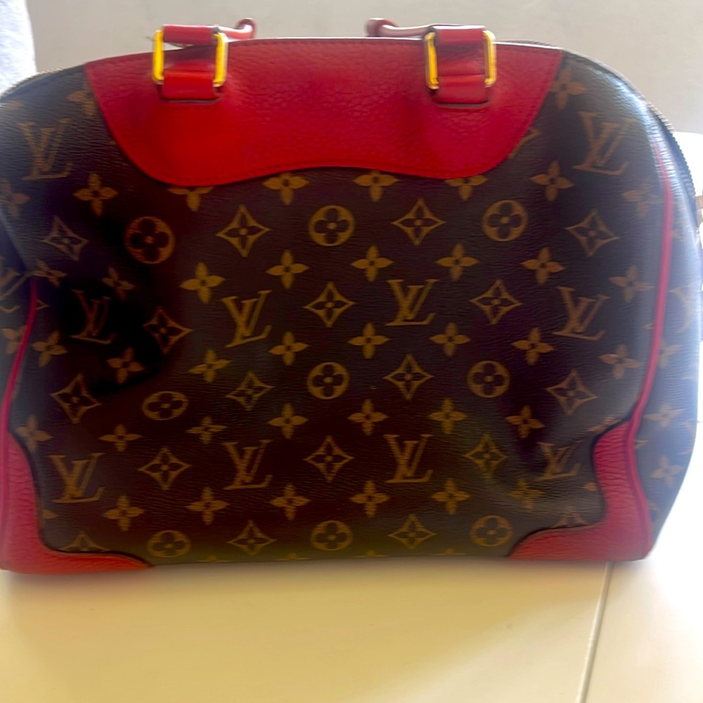 dr back rouge color with straps